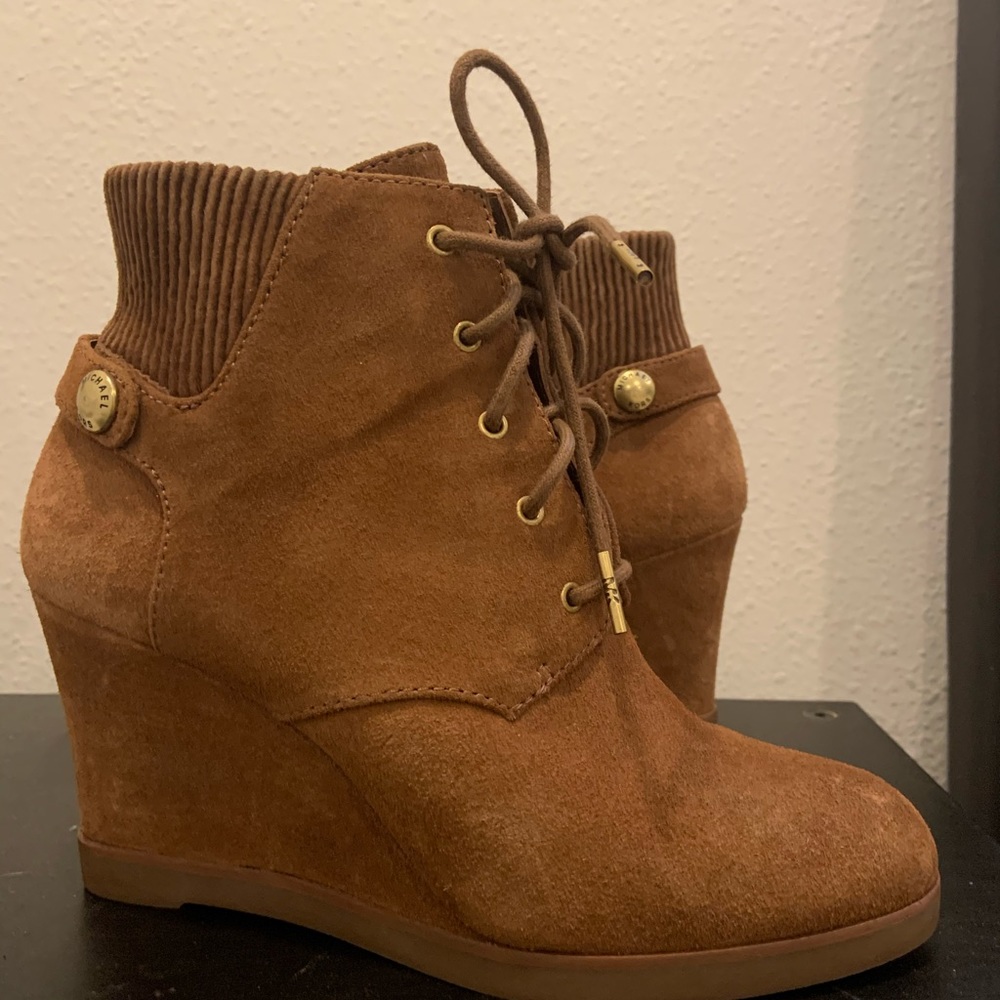 MICHAEL Michael Kors Brown Carrigan Suede Wedge S8